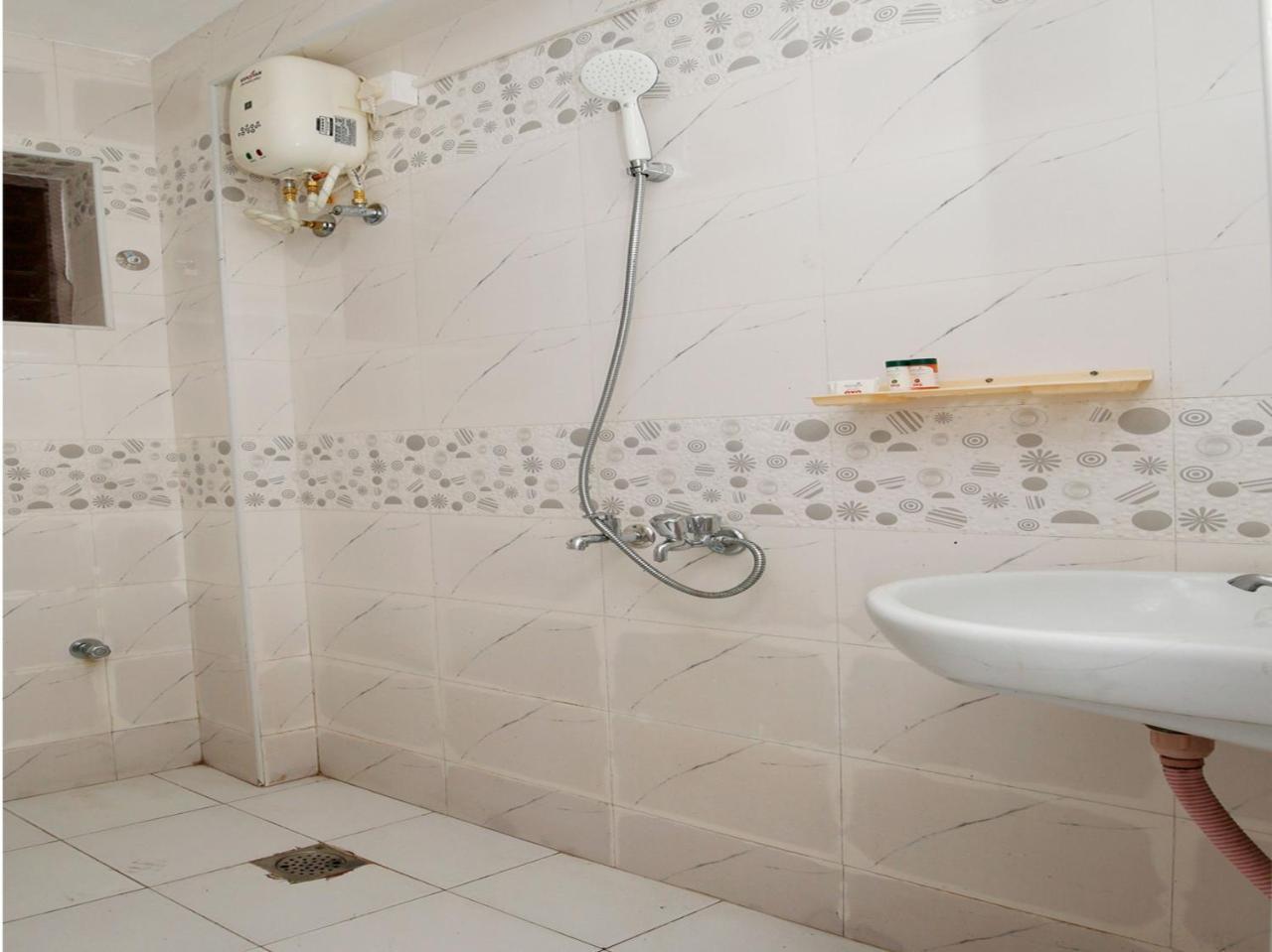 Oyo 9797 Hotel Vbee Plaza Thiruvananthapuram Екстер'єр фото
